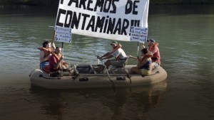 La lucha de los neuquinos contra la contaminación de los ríos
