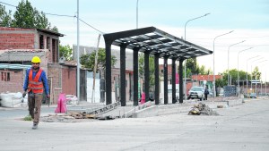 Les pagaron la luz a los locales afectados por el Metrobús