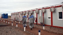Imagen de Dos mujeres accidentadas durante una maniobra petrolera en un yacimiento de YPF