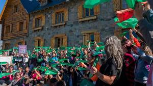 A 5 años, el grito de Ni Una Menos en Bariloche será en el Centro Cívico y virtual