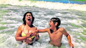 El día que Alan llevó a su abuela a conocer el mar en Las Grutas