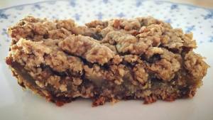 Tarta de avena y dulce casero de frutas