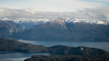 El martes por la tarde encontraron el cuerpo sin vida de un hombre en el lago Nahuel Huapi, en Villa La Angostura. (Foto: Gentileza).