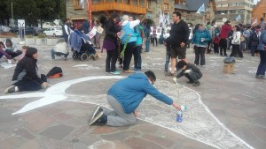 Día de la Memoria: repintaron los pañuelos del Centro Cívico