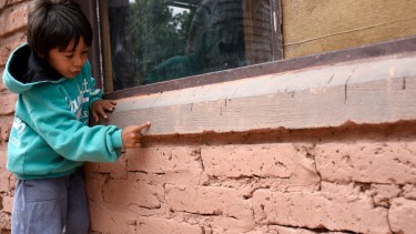 Cada sismo en Sauzal Bonito vuelve a reflotar el reclamo de los vecinos por los efectos en sus casas. (Archivo Florencia Salto).-