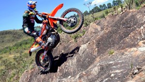 De Bariloche a Brasil, Arriegada se abre camino en el enduro