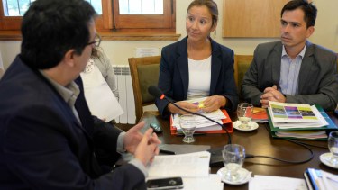 La actual defensora, Beatriz Oñate, en la presentación de un informe anual en el Concejo.
