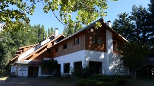 Preocupación de vecinos por un proyecto residencial de lujo que afectaría el lago Gutiérrez