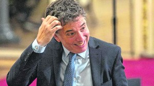 Peajes: citan a indagatoria a Dujovne y a Dietrich por supuestas irregularidades