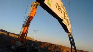 Se rompió el arco de Centenario antes de que lo coloquen