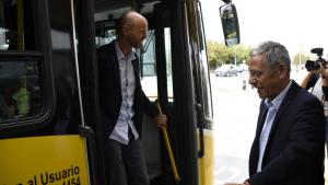 Quiroga y Dietrich llegaron en colectivo a inaugurar el metrobus de Neuquén
