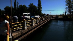Un hombre de 70 años falleció en el corte de ruta que realizan sobre el dique Ballester