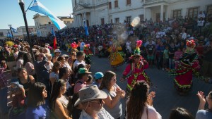 El desfile de la Fiesta de la Soberanía reunió una multitud en Patagones