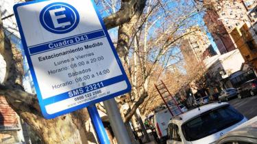 el municipio publicó un nuevo edicto con un listado de dominios sobre los que pesan deudas de estacionamiento. (Archivo).-