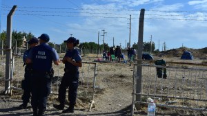 Más de 30 familias mantienen la toma de zona norte en Roca