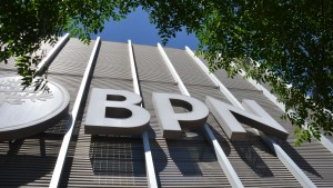 Estafan a clientes del BPN con préstamos y premios telefónicos