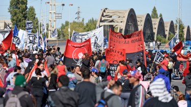 Las organizaciones sociales volverán a protestar al puente.  Foto: Archivo Florencia Salto