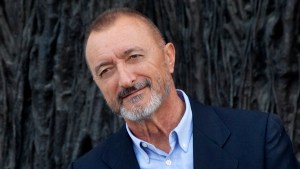 Arturo Pérez Reverte: «De los malos a menudo se aprende más que de los buenos»