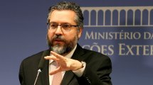 Imagen de Tres renuncias seguidas ponen en crisis al gobierno de Bolsonaro