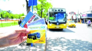 Viajar en colectivo en la región requiere de  cinco tarjetas