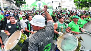 Obras sociales y paritarias: señales del gobierno para evitar un paro