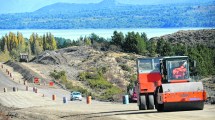 Imagen de El asfalto de la Ruta Nacional 23 está a las puertas de Bariloche