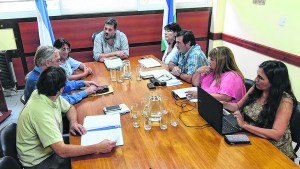 Unter pide cláusula gatillo y negocia salarios el lunes 29