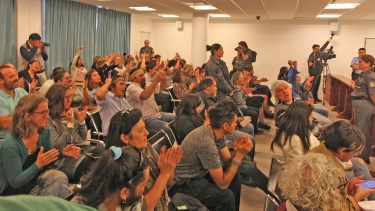 El juez de garantías Gustavo Ravizzoli absolvió de la acusación penal a seis integrantes de la comunidad. Foto: Juan Thomes.
