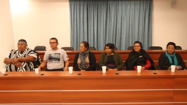 Los integrantes de la comunidad Campo Maripe en el banquillo de los acusados. Foto Juan Thomes