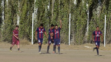 Los goles de Otte le dieron el triunfo al líder Argentinos. (Foto: Gonzalo Maldonado)