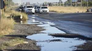 Un desborde cloacal cubrió parte de la banquina de la Ruta 7