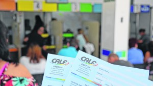 La pelea por la intendencia de Neuquén dilata los tiempos del contrato de CALF