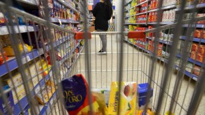 Siguen elaborando un plan con medidas para reactivar el consumo