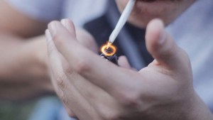 Encuesta: ¿Se debe legalizar el consumo de cannabis para uso recreativo?