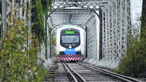 Volvió el tren entre Neuquén y Cipolletti después de que chocaran el puente