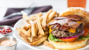 Demasiada sal, pocas frutas y escasos granos integrales matan más que el tabaco