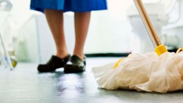 Las empleadas domésticas tendrán un aumento extra este mes. Archivo.