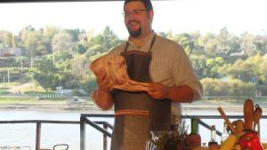 El viedmense Francisco Ventura vende a los chinos la cocina rústica patagónica