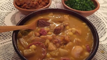 Quienes asistan al concurso podrán comprar su porción de locro. (Archivo).-