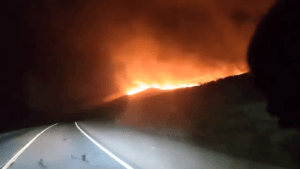 Sigue fuera de control el incendio en Collón Cura