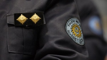 Un tribunal laboral condenó a la Policía de Río Negro a ascender a una mujer de la fuerza e indemnizarla. Archivo