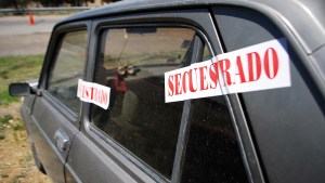 Le secuestraron el auto en Viedma por utilizar el celular mientras conducía