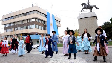 Danzas folclóricas argentinas para celebrar el 209 aniversario de la Revolución de Mayo (foto Mauro Pérez)