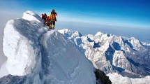 Imagen de En el año más trágico, el choelense Tomas Ceppi hizo cumbre en el Everest
