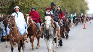 Centenario festejó el día patrio a caballo