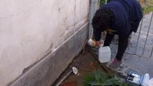 Investigan el origen de un canal de agua que hace peligrar casas de Neuquén