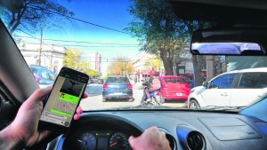 El celular al volante es más peligroso que conducir ebrio