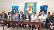 Imagen de Martínez convoca a un frente  contra Macri que incluya al MPN