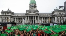 Imagen de Aborto legal: a un día de la votación, van en busca de los indecisos del Congreso