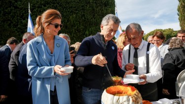 El Presidente de la Nacion, Mauricio Macri, junto a la primera dama, Juliana Awada en el dia de la Patria en la quinta de olivos. Foto: Agencia Télam